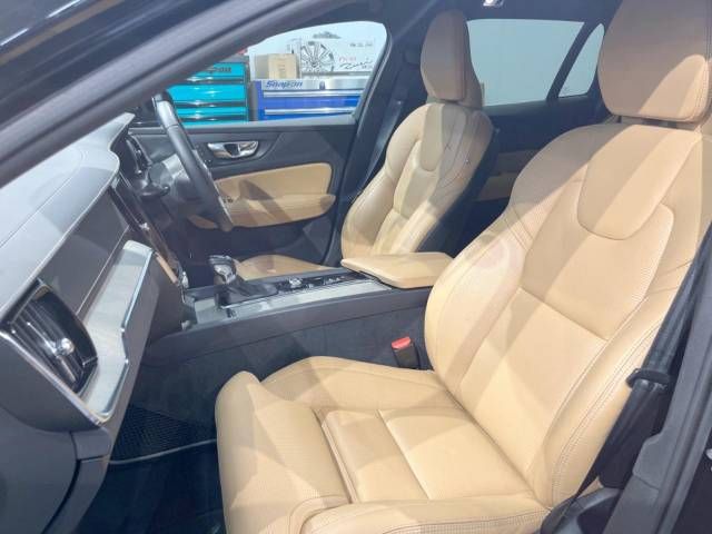 Volvo V60 2018-10 25031-11