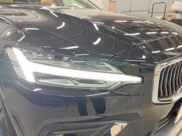 Volvo V60 2018-10 25031-14