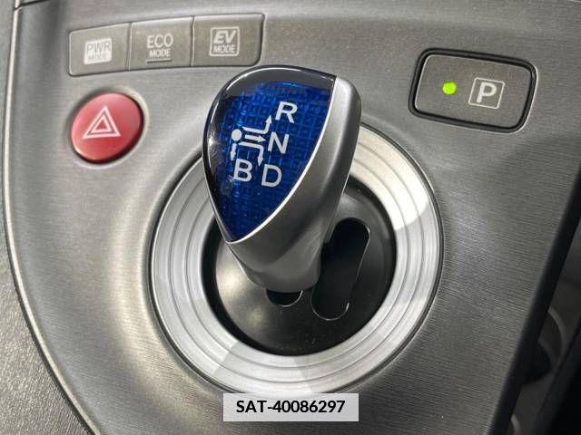 Toyota PRIUS 2015-04 353112-9