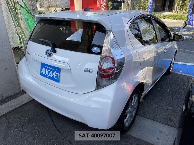 Toyota AQUA 2012-08 347917-1
