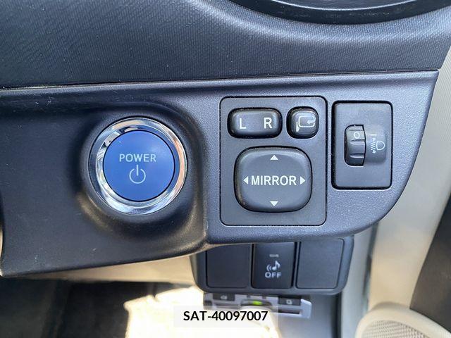 Toyota AQUA 2012-08 347917-7