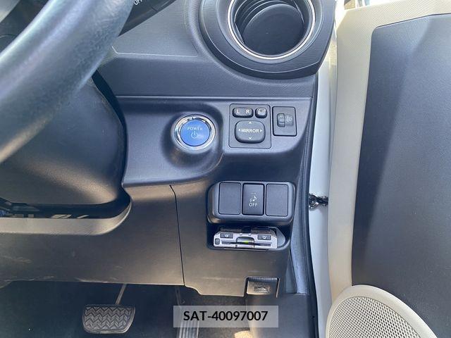 Toyota AQUA 2012-08 347917-6