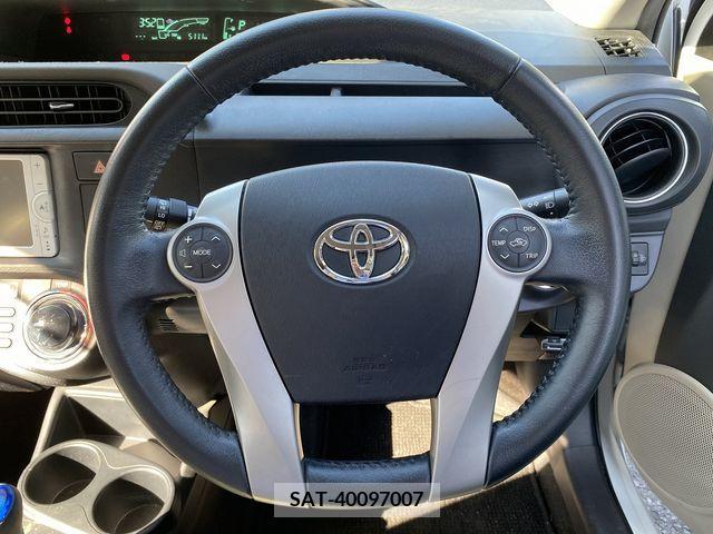 Toyota AQUA 2012-08 347917-3