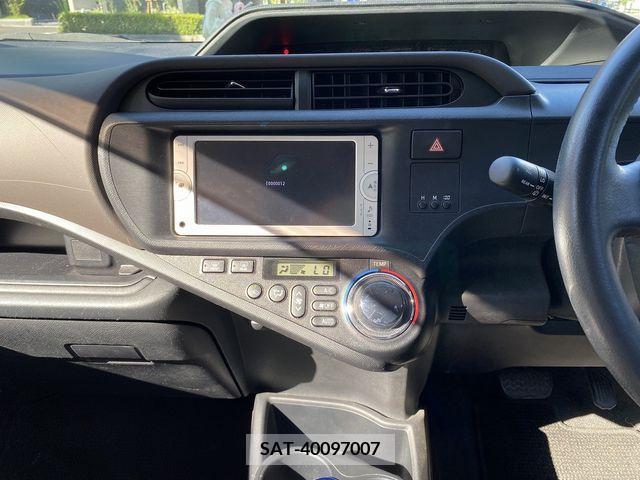 Toyota AQUA 2012-08 347917-10