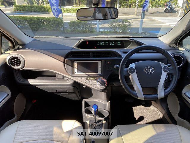 Toyota AQUA 2012-08 347917-2