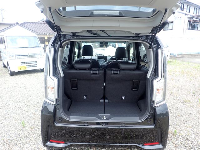 Daihatsu MOVE CUSTOM 2023-06 8300-9