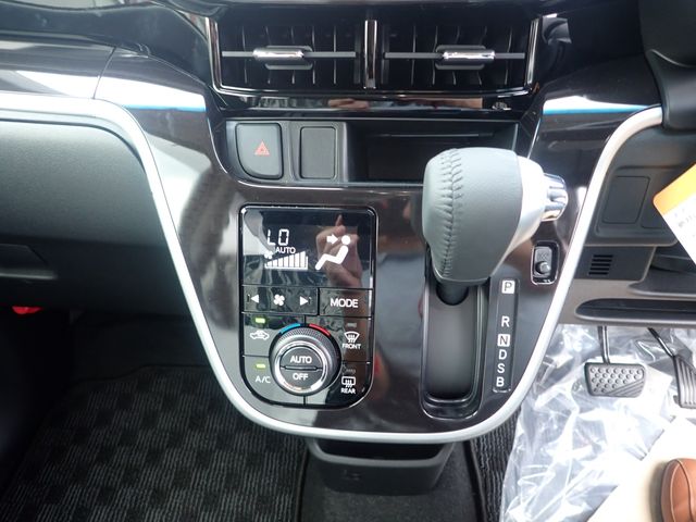 Daihatsu MOVE CUSTOM 2023-06 8300-16