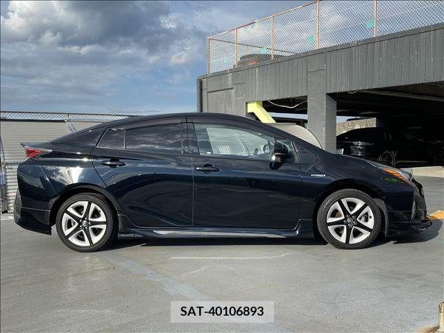 Toyota PRIUS 2017-08 366386-27