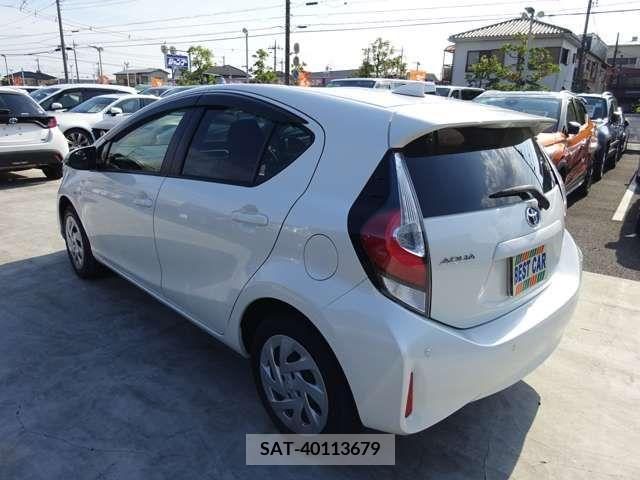 Toyota AQUA 2018-05 328683-2