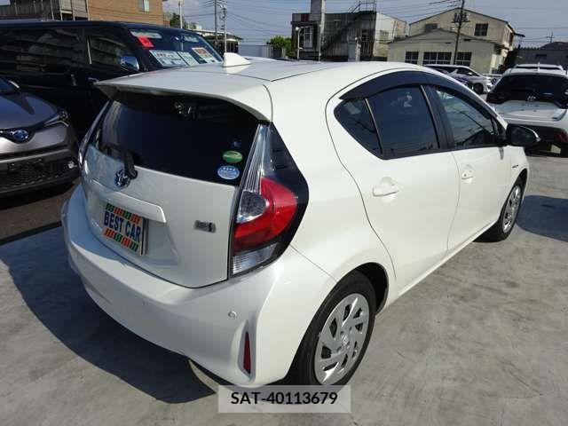 Toyota AQUA 2018-05 328683-7