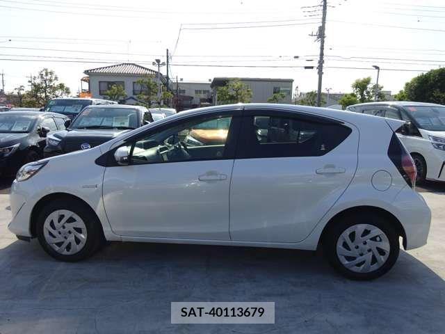 Toyota AQUA 2018-05 328683-9