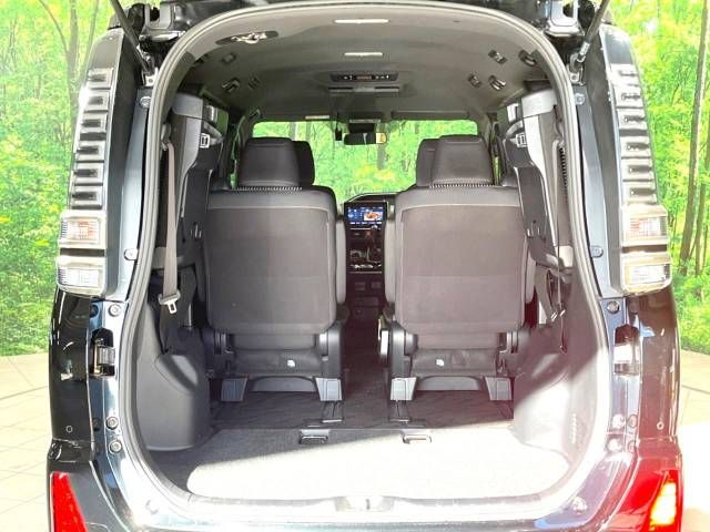 Toyota VOXY 2020-08 182818-11