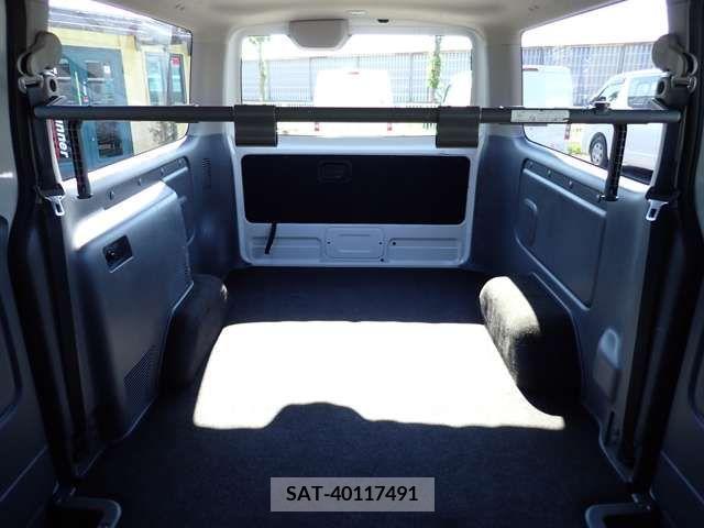 Nissan NV350 Caravan 2017-08 212638-26