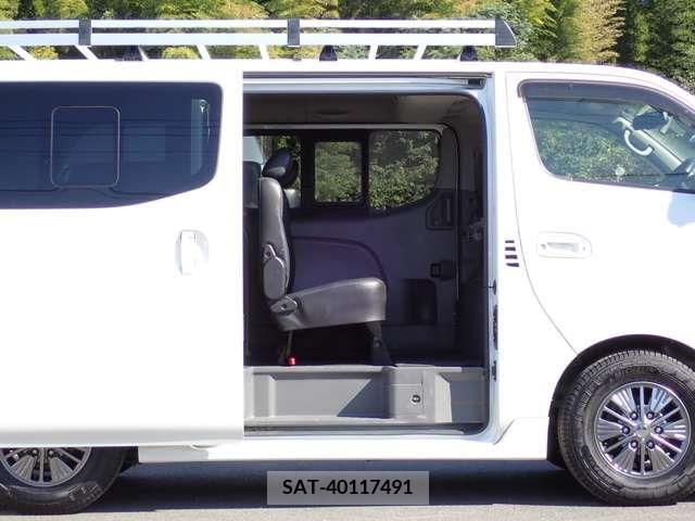 Nissan NV350 Caravan 2017-08 212638-5