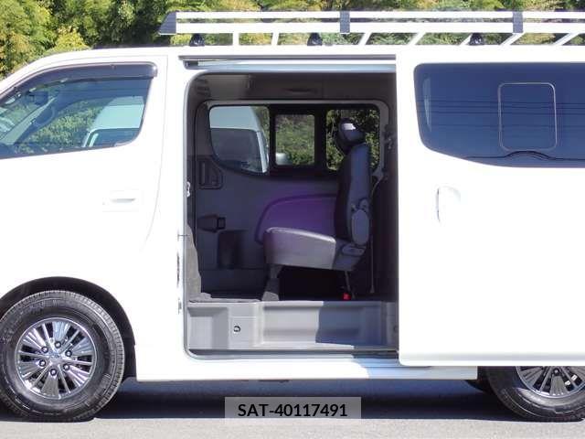 Nissan NV350 Caravan 2017-08 212638-4