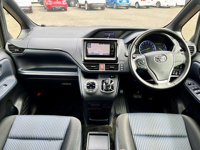 Toyota VOXY HYBRID 2016-04 11770-1
