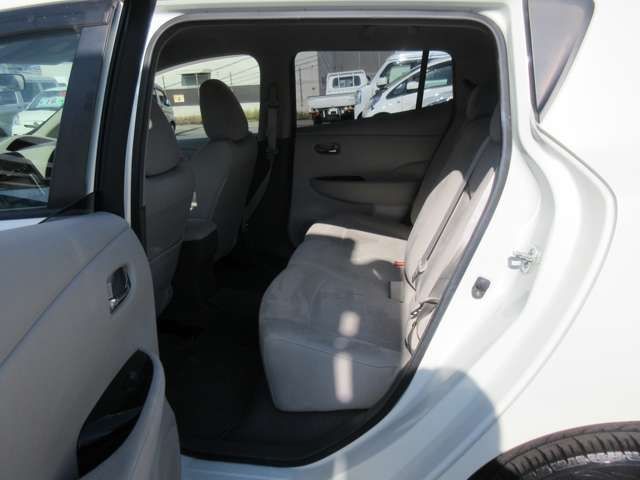 Nissan LEAF 2011-01 6269-24