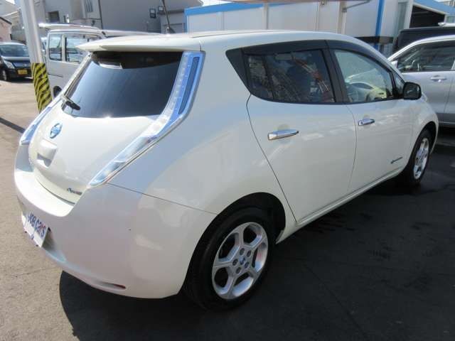Nissan LEAF 2011-01 6269-4
