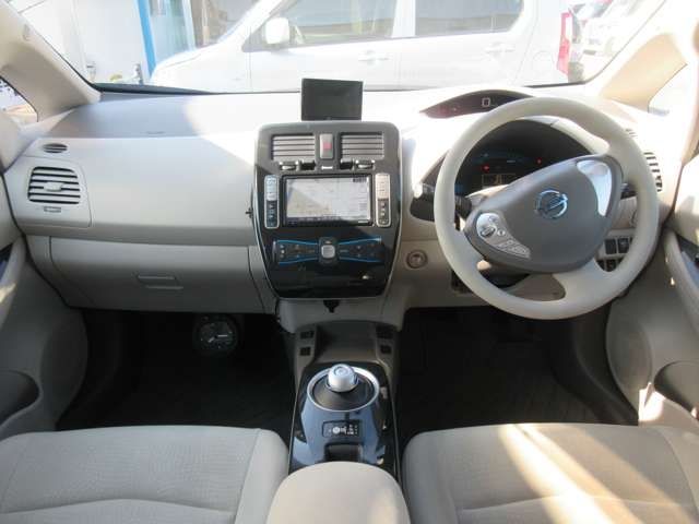 Nissan LEAF 2011-01 6269-1