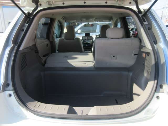 Nissan LEAF 2011-01 6269-26