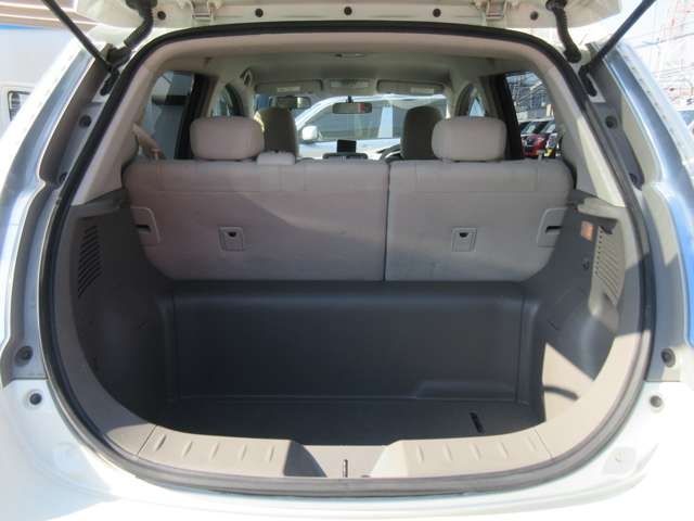 Nissan LEAF 2011-01 6269-25