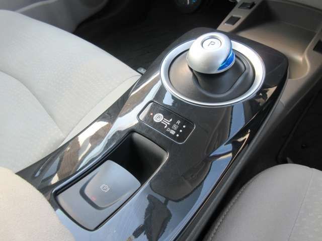Nissan LEAF 2011-01 6269-14