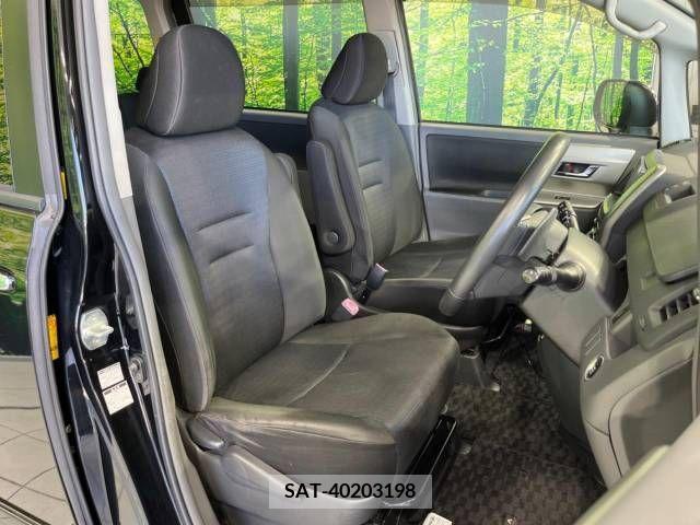 Toyota VOXY 2010-04 289332-8