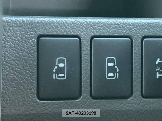 Toyota VOXY 2010-04 289332-3