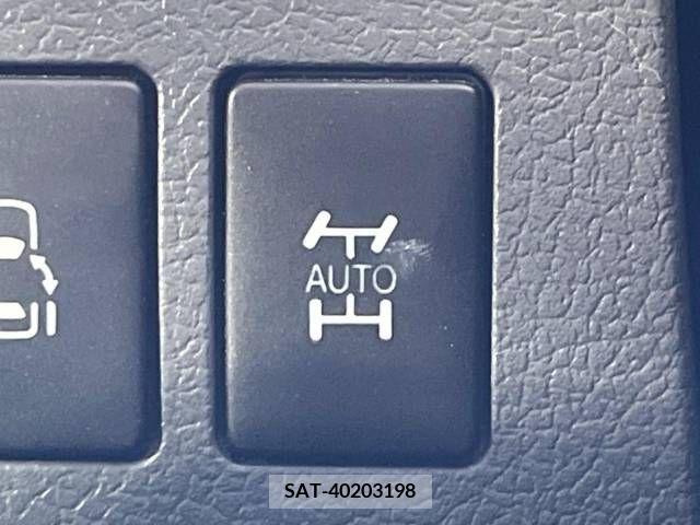 Toyota VOXY 2010-04 289332-2