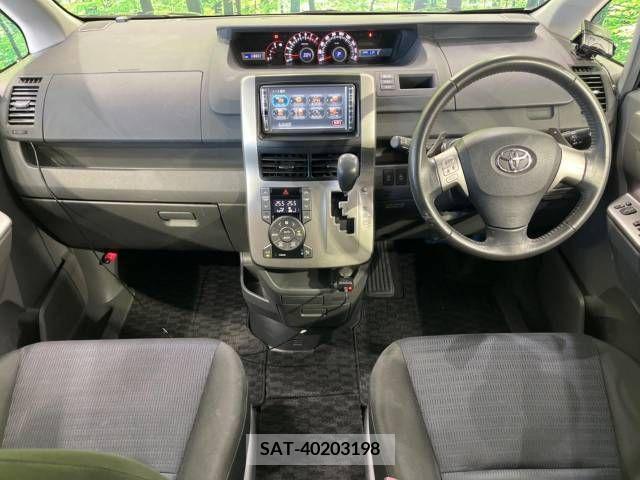 Toyota VOXY 2010-04 289332-1
