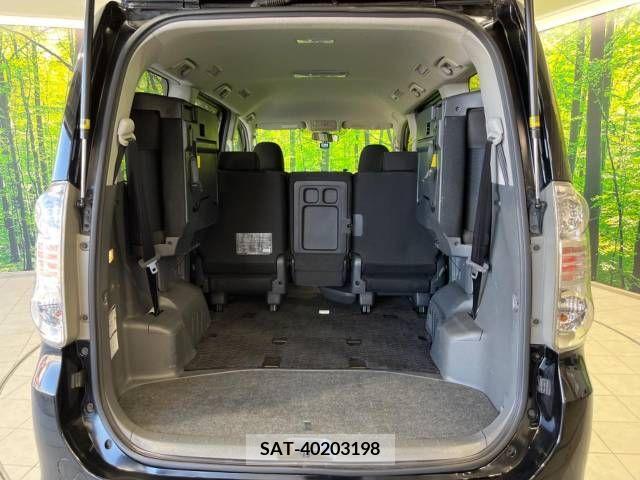 Toyota VOXY 2010-04 289332-11