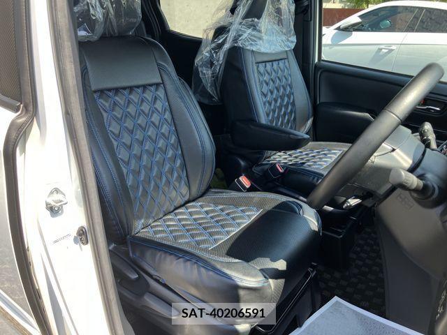 Toyota NOAH 2019-08 365133-11