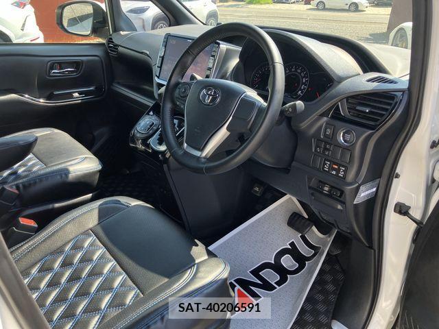 Toyota NOAH 2019-08 365133-10
