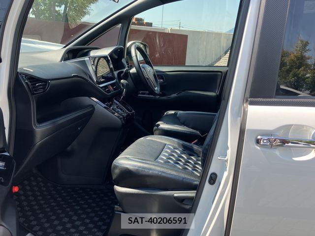 Toyota NOAH 2019-08 365133-21