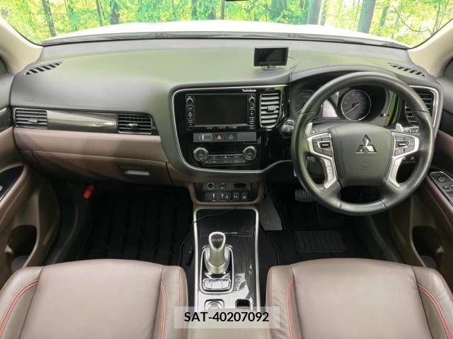 Mitsubishi OUTLANDER PHEV 2017-03 303556-1