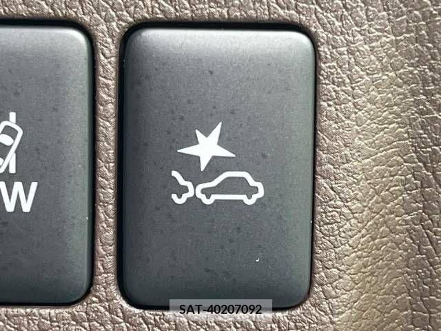 Mitsubishi OUTLANDER PHEV 2017-03 303556-5