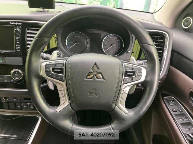 Mitsubishi OUTLANDER PHEV 2017-03 303556-11