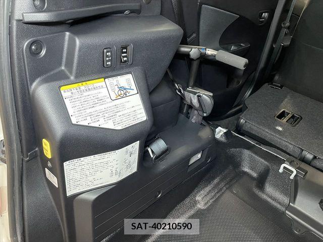 Toyota RACTIS 2012-12 380964-15