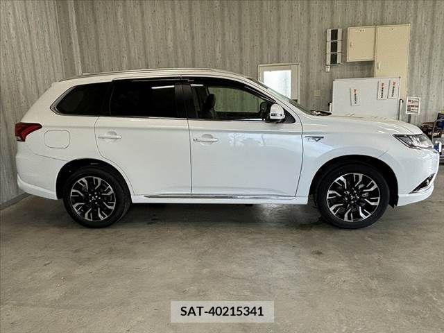 Mitsubishi OUTLANDER PHEV 2015-08 343458-10