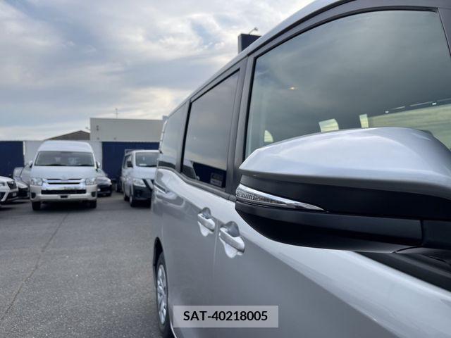 Toyota NOAH 2019-07 279530-3