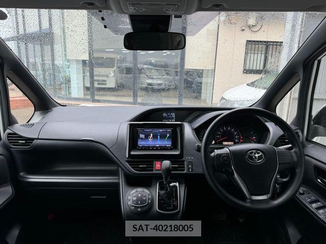 Toyota NOAH 2019-07 279530-1