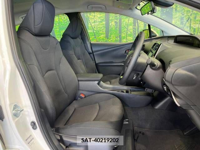 Toyota PRIUS 2019-04 282033-8