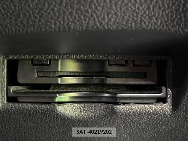 Toyota PRIUS 2019-04 282033-7