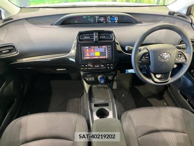 Toyota PRIUS 2019-04 282033-1