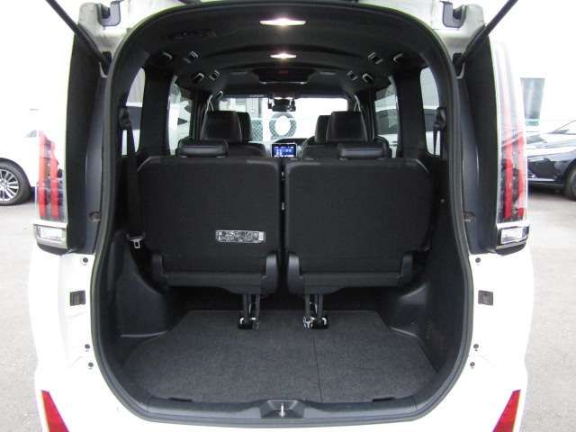 Toyota NOAH HYBRID 2018-09 12848-18