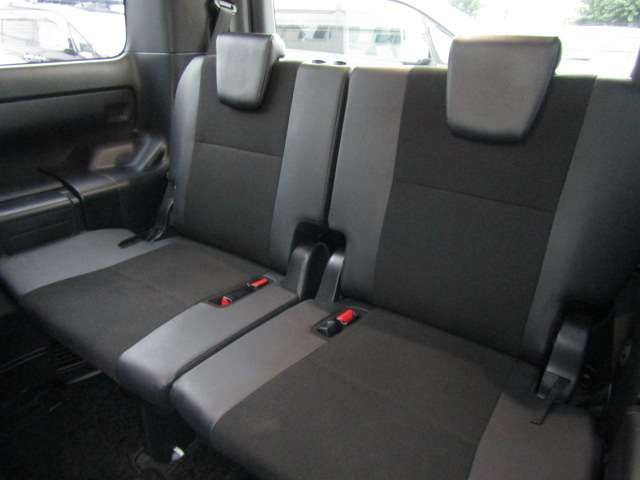 Toyota NOAH HYBRID 2018-09 12848-10