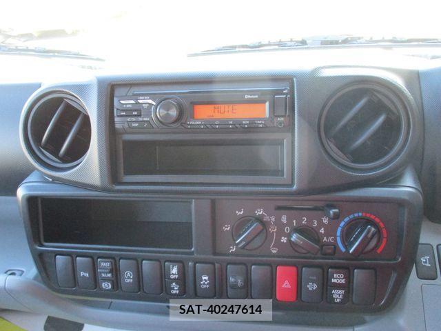 Hino DUTRO 2023-06 208477-16