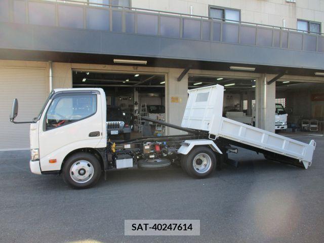 Hino DUTRO 2023-06 208477-3