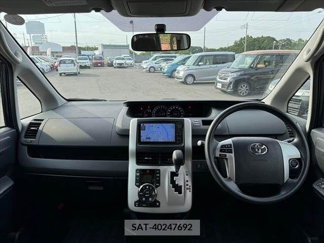 Toyota VOXY 2011-07 289013-1