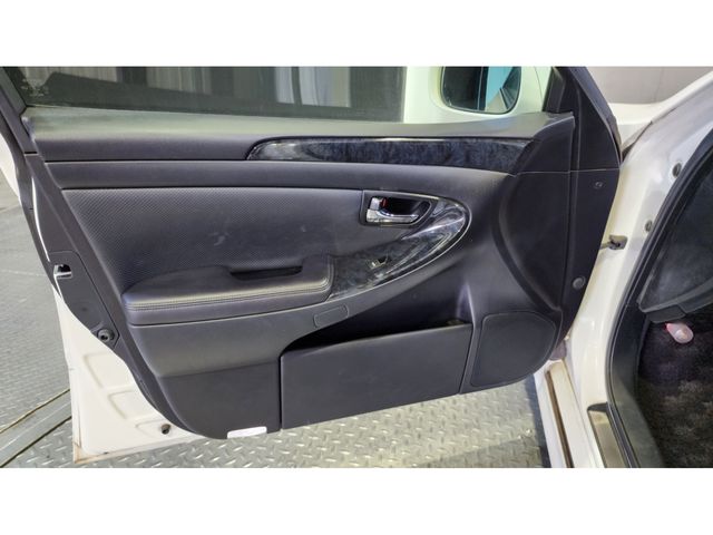 Toyota CROWN SEDAN 2006-07 6472-22